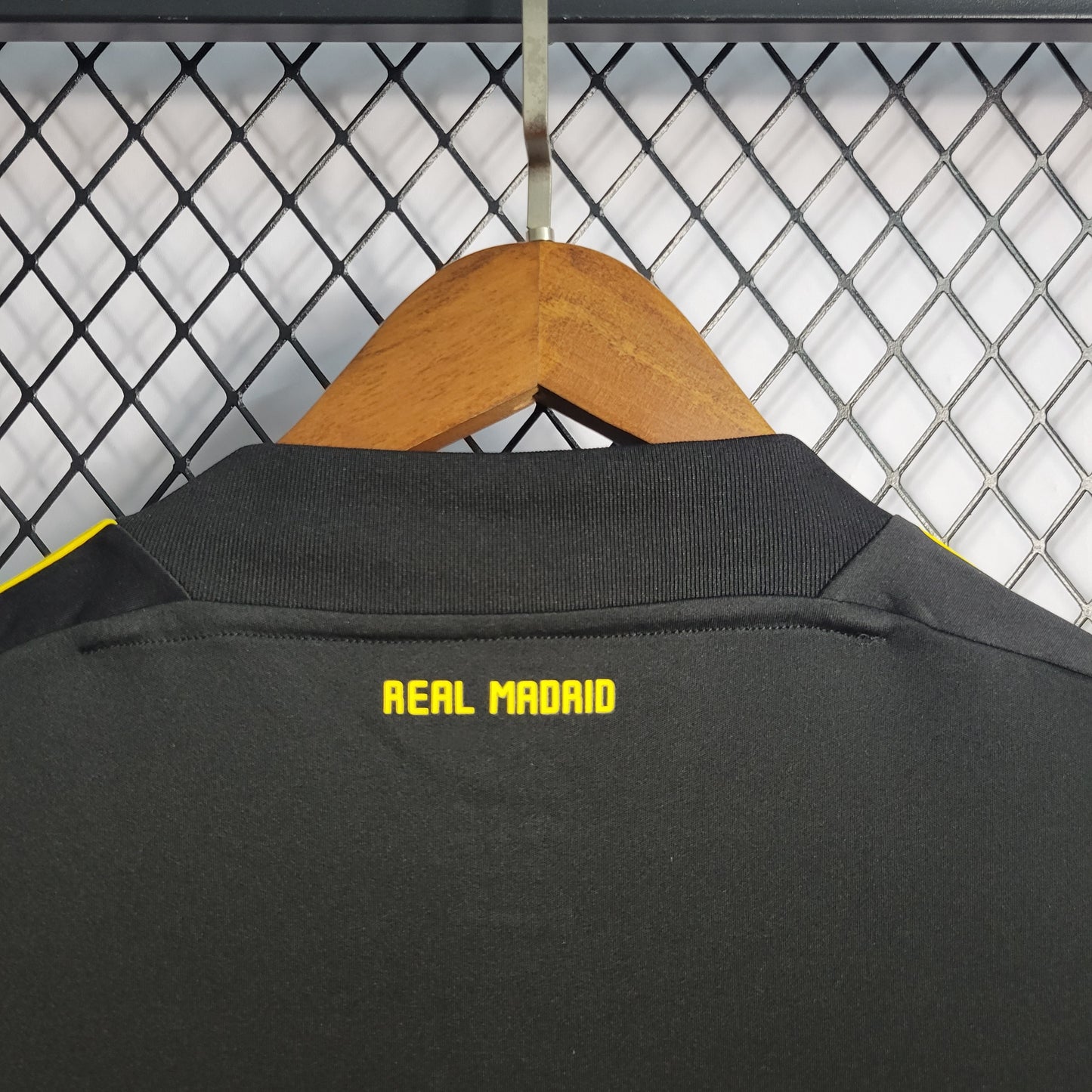Camisola Real Madrid Guarda Rede Preta 11/12 - Versão Retro