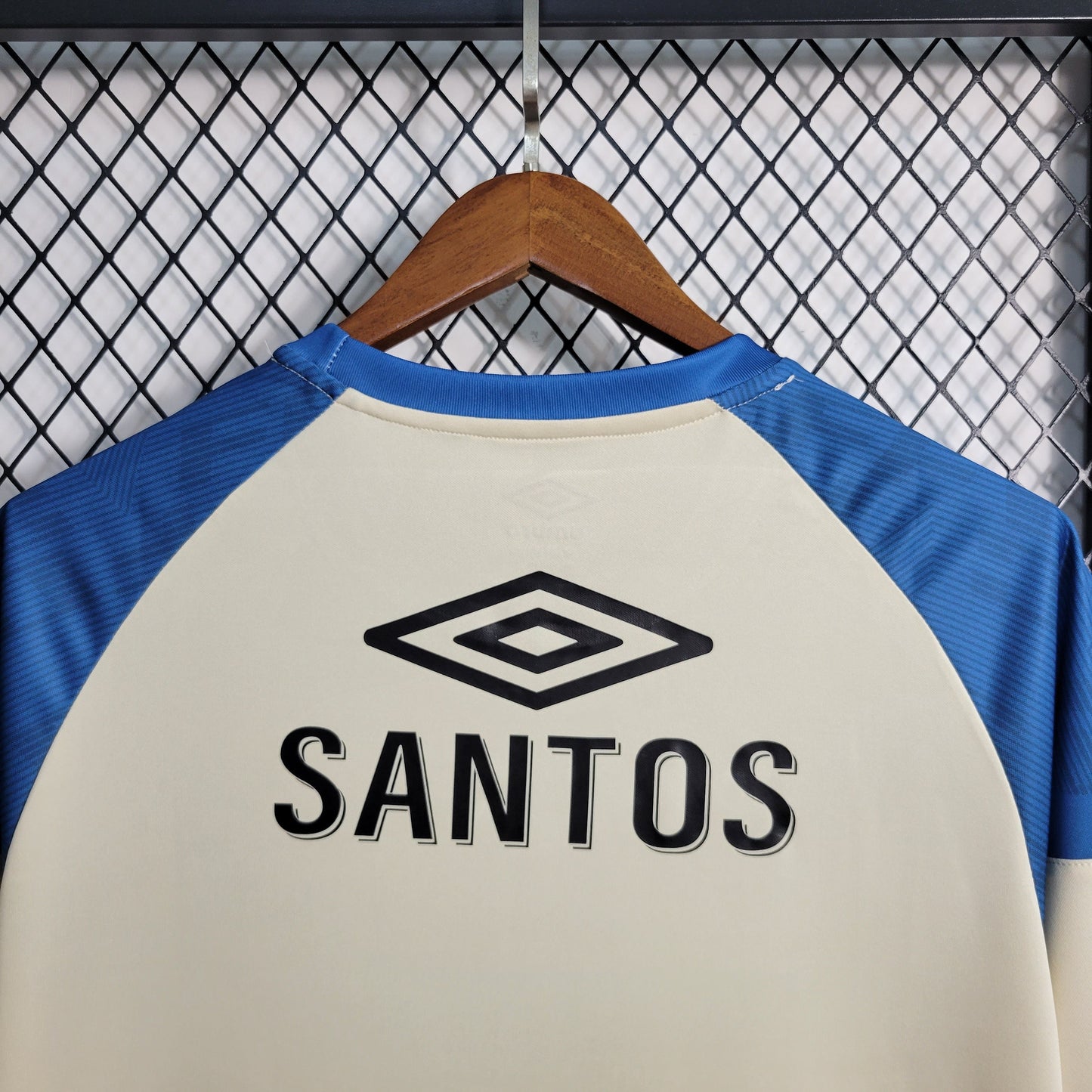 Camisola Santos Treino 23/24 - Umbro Adepto Masculina