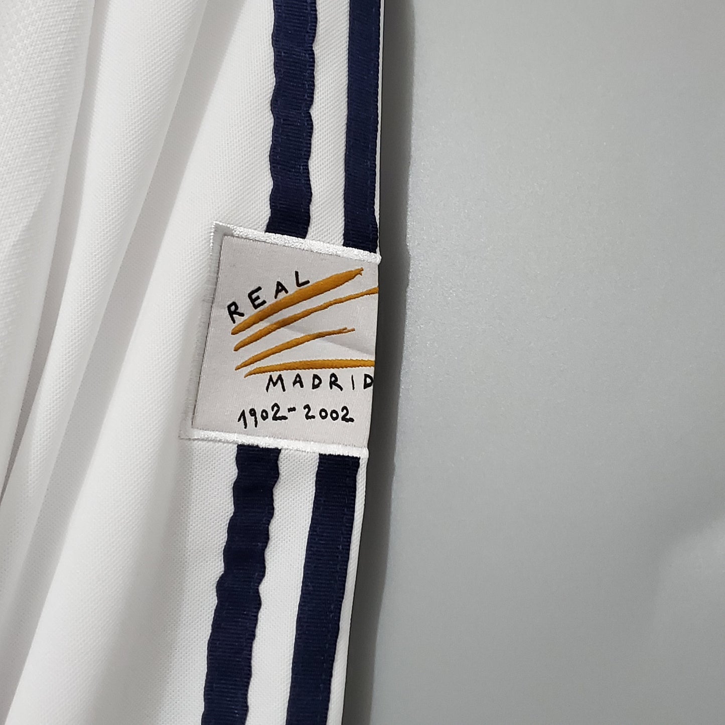 Camisola Real Madrid Titular 2002 - Versão Retro Manga Comprida