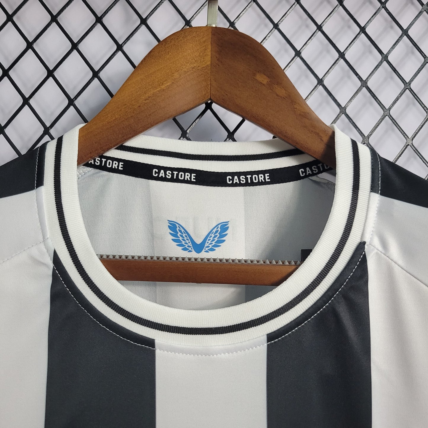 Camisola Newcastle Titular 22/23 - Versão Adepto