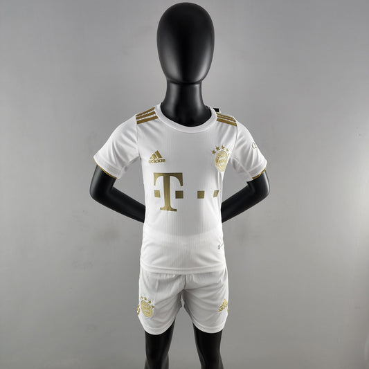 Bayern Reserve Children's Kit 22/23