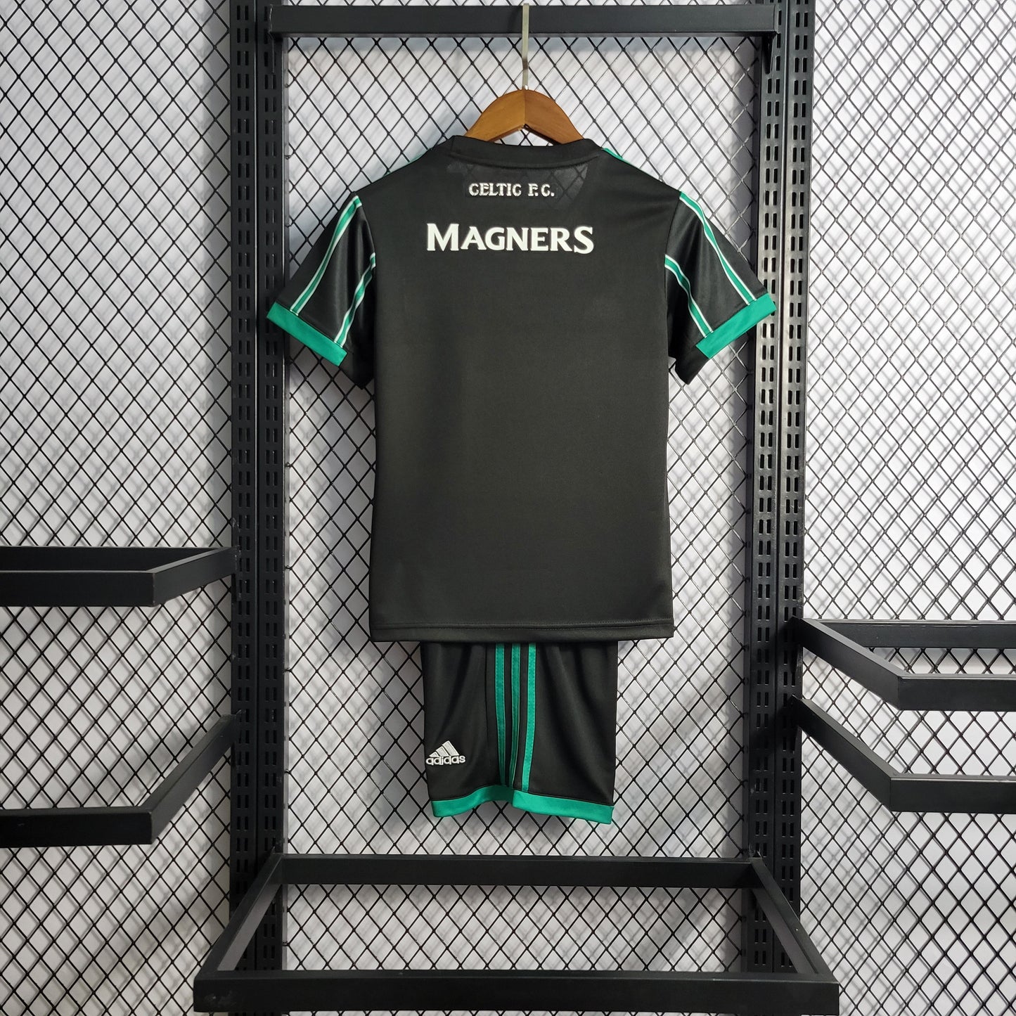 Celtic Reserve Children's Kit 22/23
