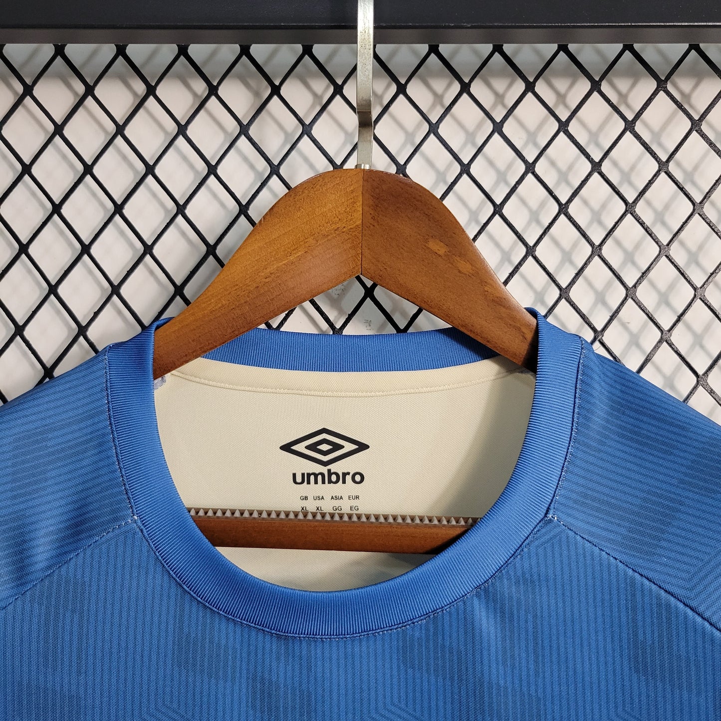 Camisola Santos Treino 23/24 - Umbro Adepto Masculina