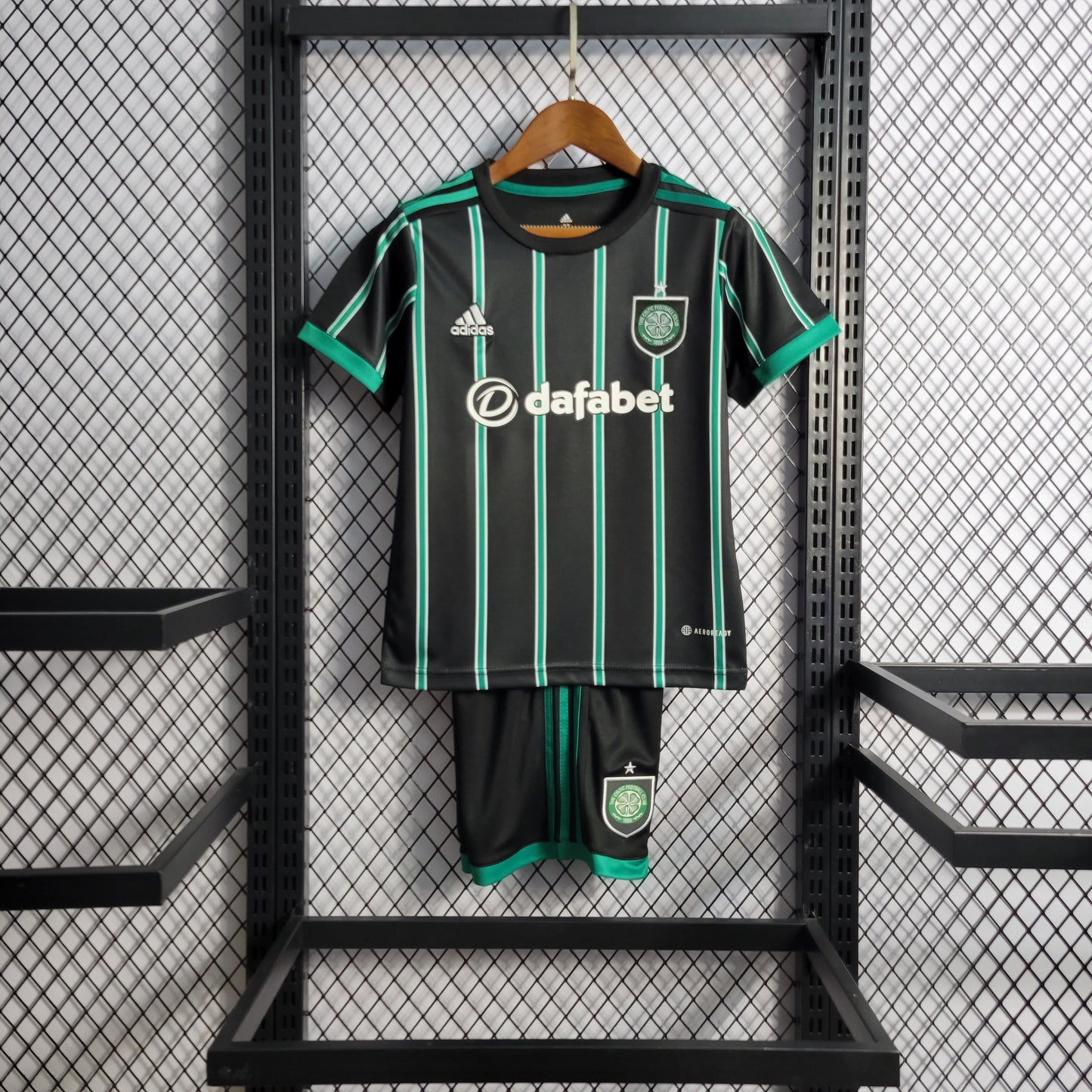 Celtic Reserve Children's Kit 22/23