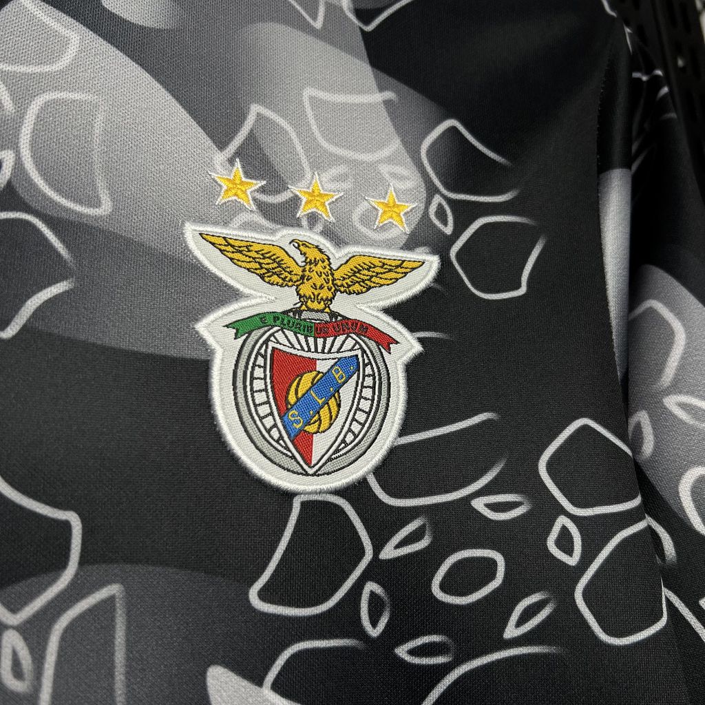 Camisola Benfica 24/25 Pré Jogo Cinza Preto - Versão Adepto - Masculino